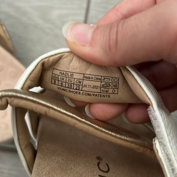 Vionic Hadlie Women's Orthotic Slide Sandals size 8 White and Gold - Picture 5 of 6